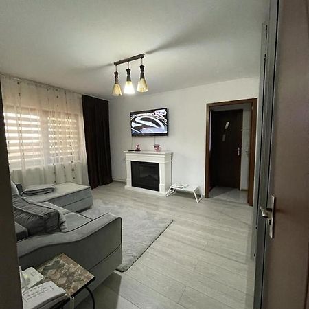 Apartament Gallamar Appartamento Bîrlad Esterno foto