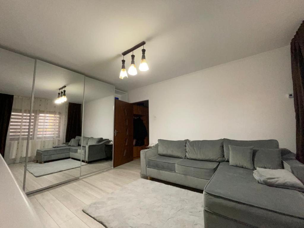 Apartament Gallamar Appartamento Bîrlad Esterno foto